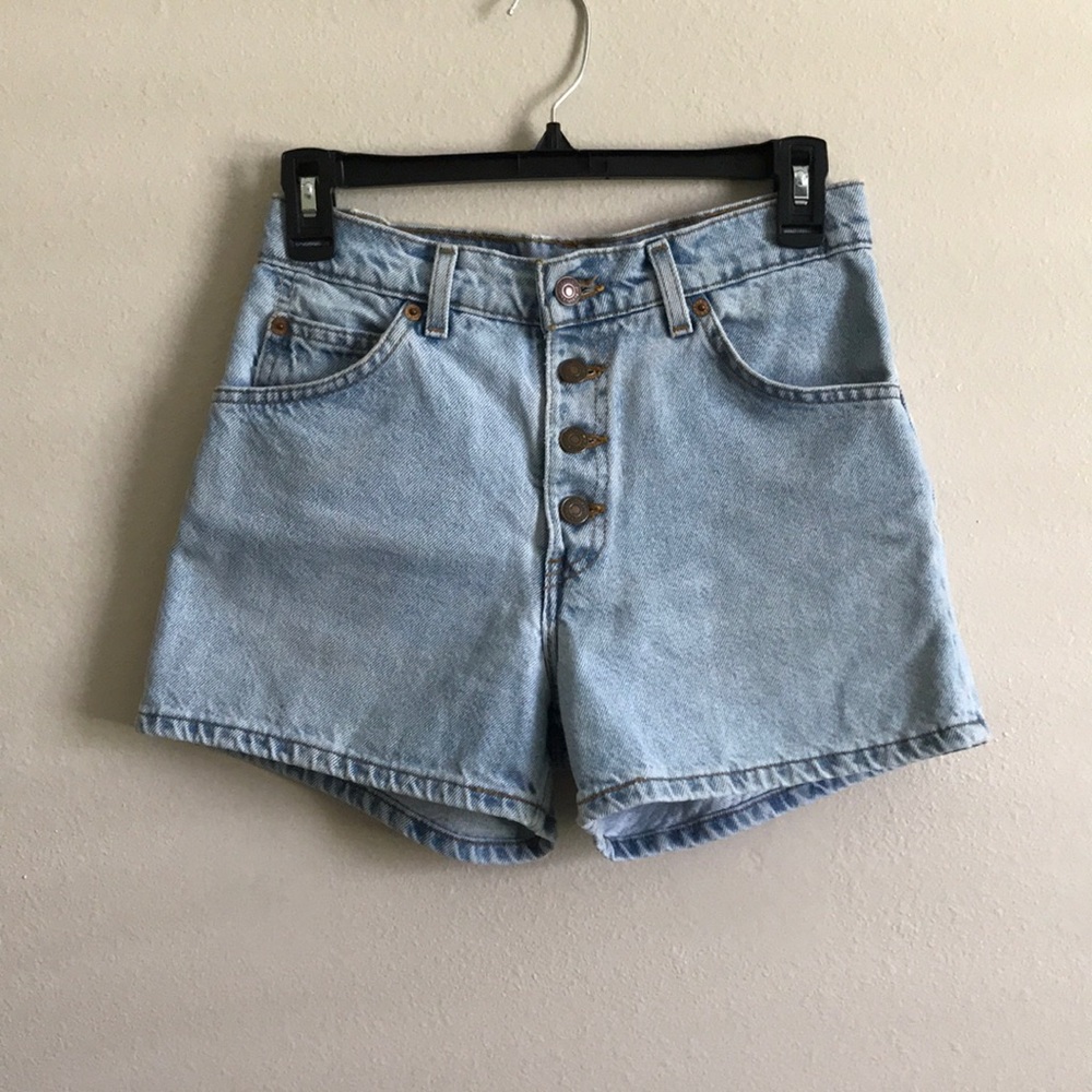 Vintage Levi’s 950 Relaxed Fit Shorts